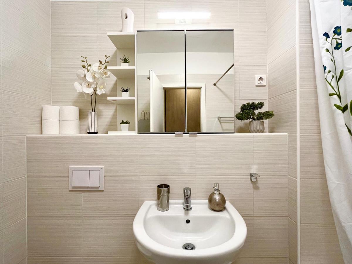 The Prince'S Neighbour Apartment Budapest With Free Garage Экстерьер фото